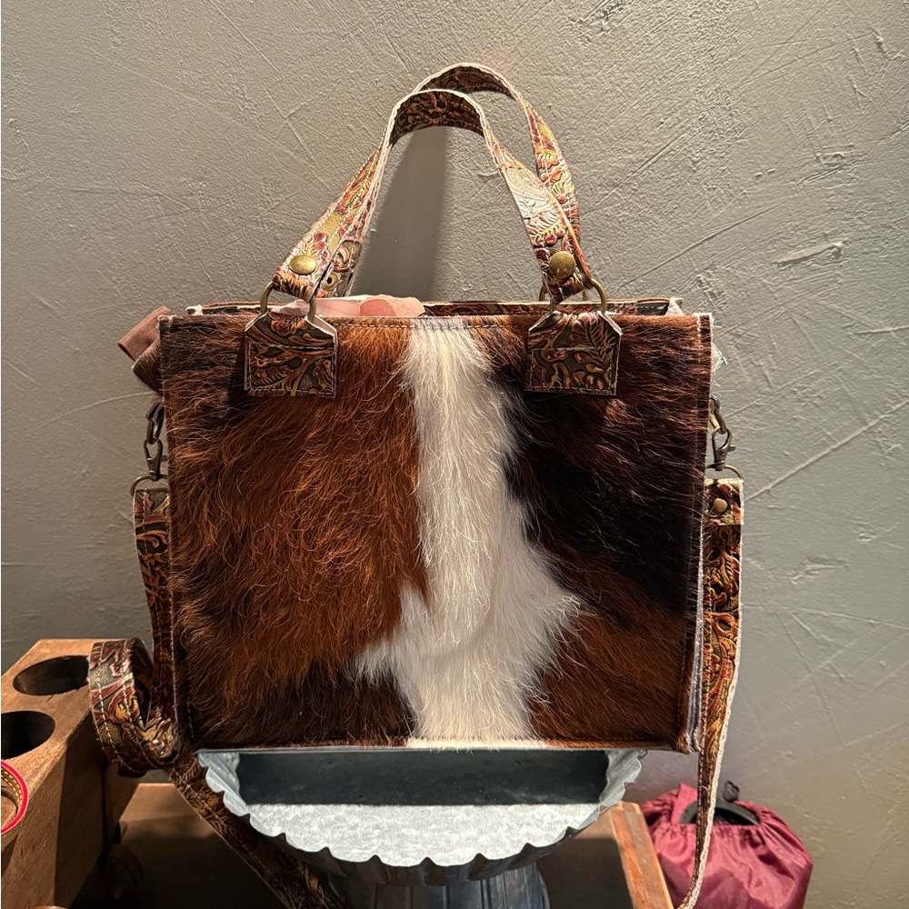 Elegant Brown and White Shoulder Bag